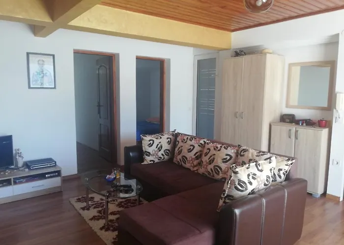 Apartments Zora I Veselin